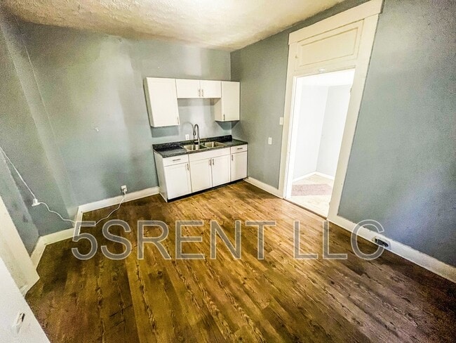 Photo - 406 Gray Ave