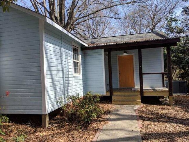 Building Photo - Chamberlain Cottage