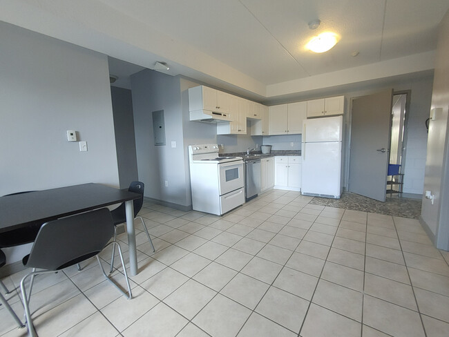 Photo - All Inclusive Student Rentals Near Laurier Unité Viewings