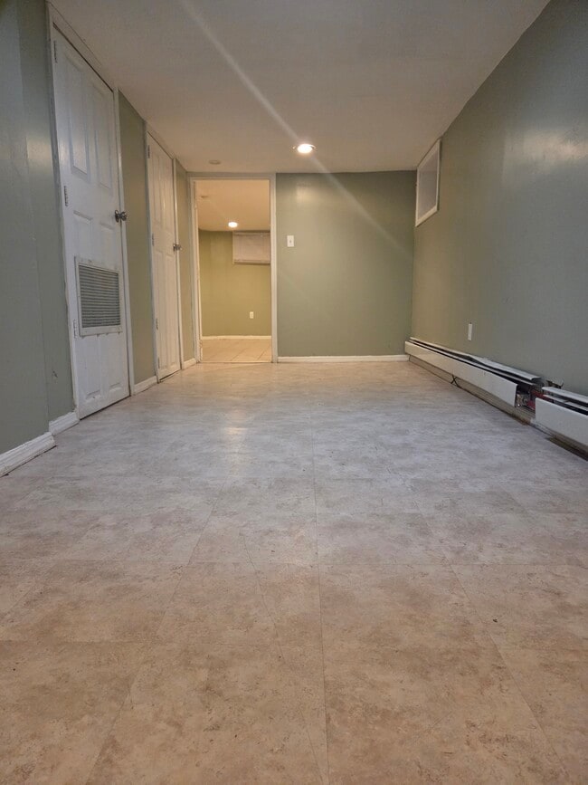 Building Photo - 474 E 18th St Unit Ground