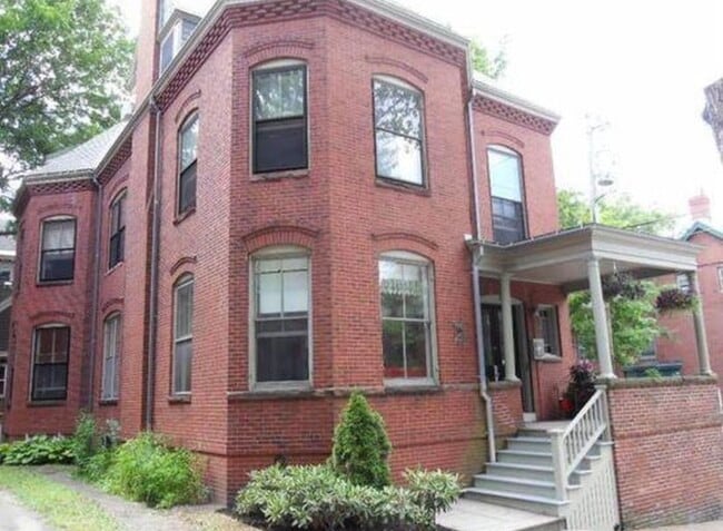 Building Photo - 276 State St Unit 3