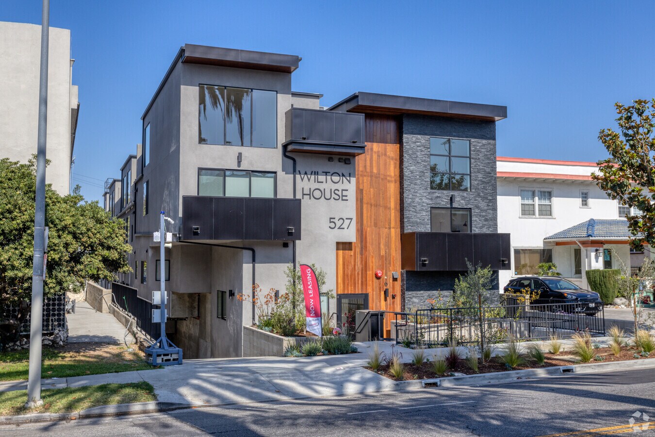 Photo - 527 S Wilton Pl