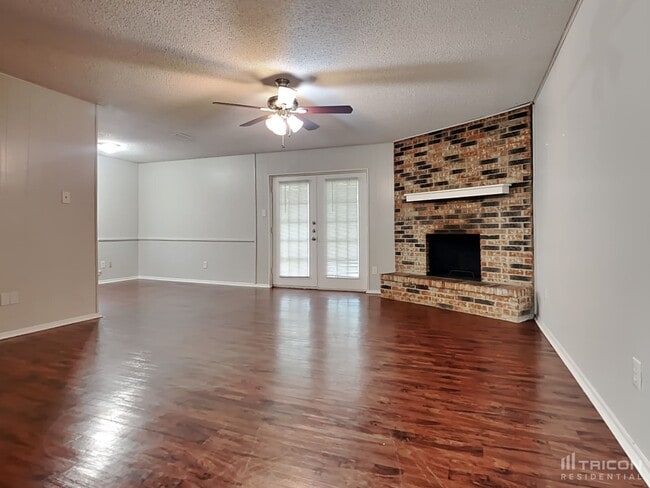 Photo - 1916 Tracey Cir