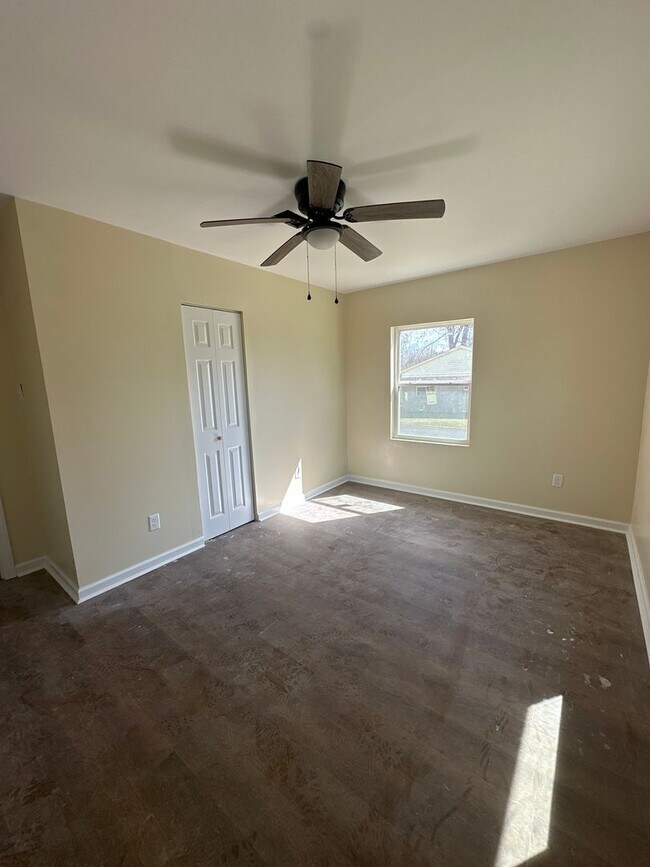 Photo - 5 bedroom Available 2 Bathroom home