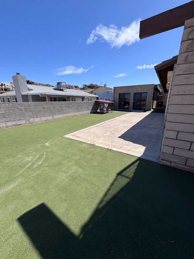 Photo - One level Boulder City lakeside & pool