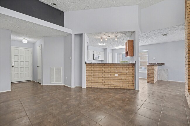 Photo - 319 Richvale Ln