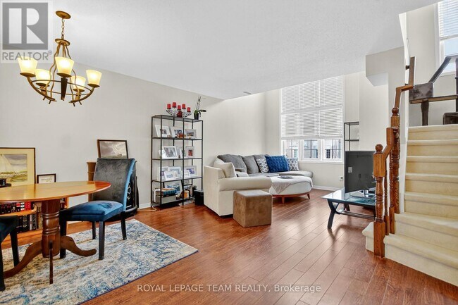 Photo - 145 Wharhol Private