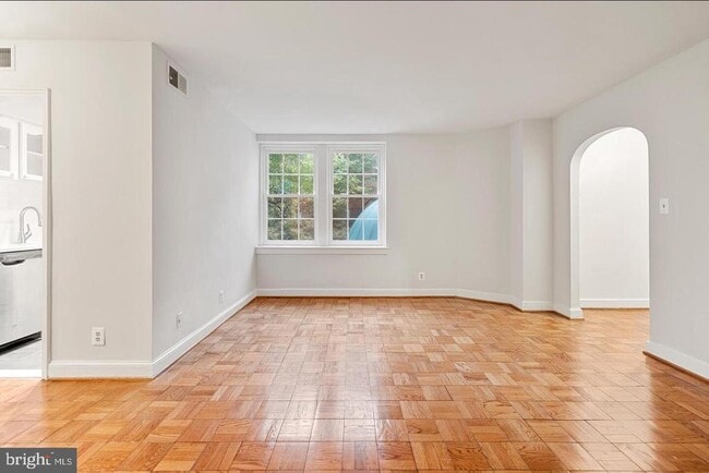 Building Photo - 30 S Old Glebe Rd Unit 106-E