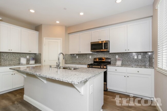 Photo - 1106 Victorian St