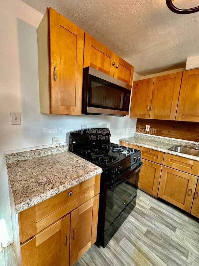 Photo - 8612 Oakcrest Rd