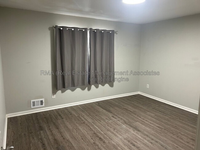 Photo - 252 N McDonough Rd