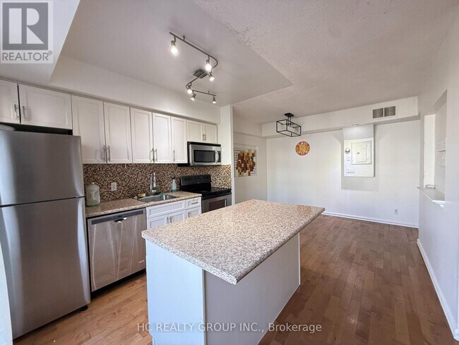 Photo - 3043 Finch Ave W