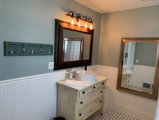 Photo - 2608 1/2 LeClaire St Unidad Upstairs