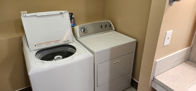 Photo - 5857 J B Hines Rd Unidad Studio