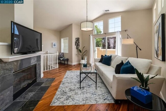 Two Bedroom/Two Bathroom Condo Available i... - Two Bedroom/Two Bathroom Condo Available i...