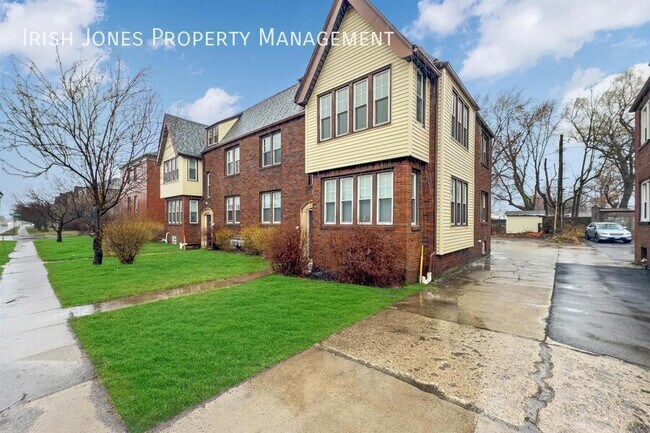 Photo - 627 Kenmore Ave Unit Upper