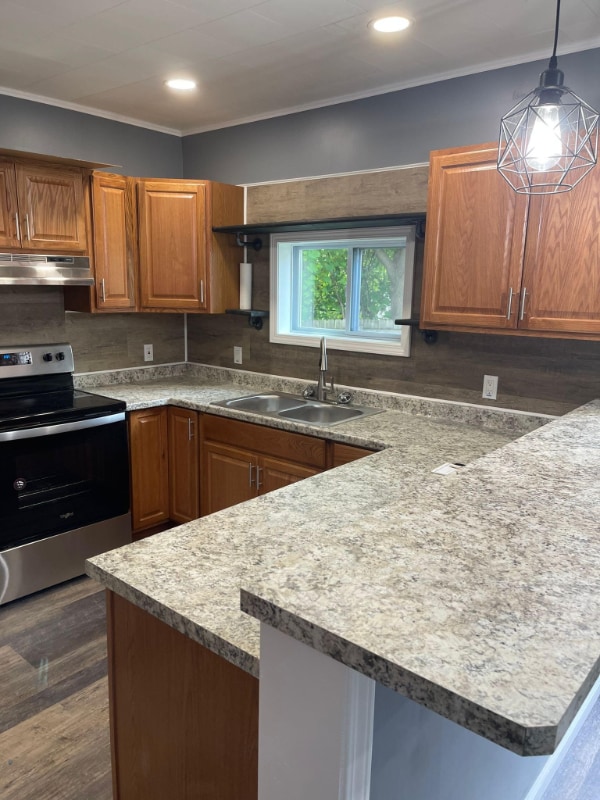 Photo - 654 Emerson St