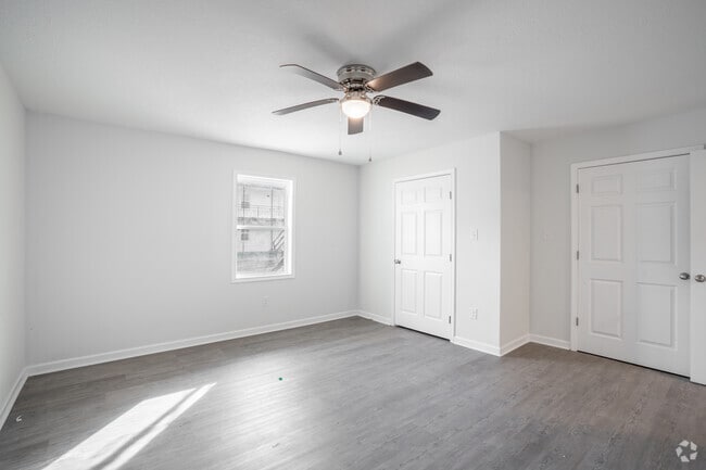 3 habitaciones, 2 baños - 1,320 pies cuadrados - Dormitorio - Orleans Apartments