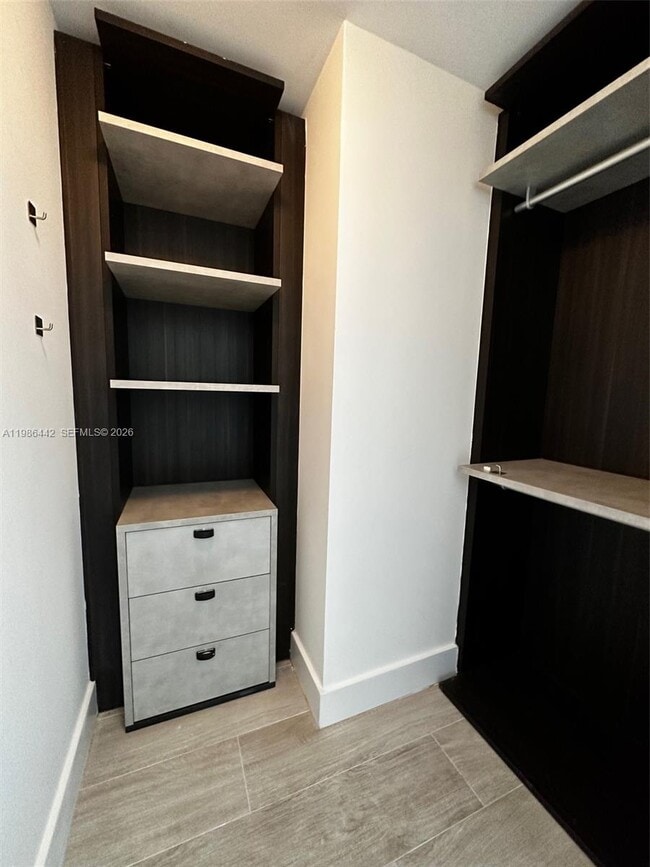 Photo - 121 NE 34th St Unidad 2707