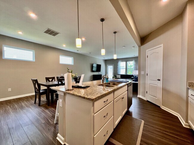 Photo - Fully Furnished Luxury Corporate Rental - ...