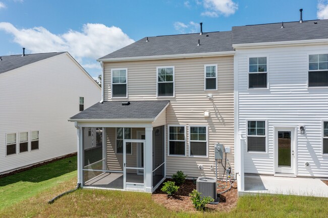 Photo - 5715 Woodlawn Dr