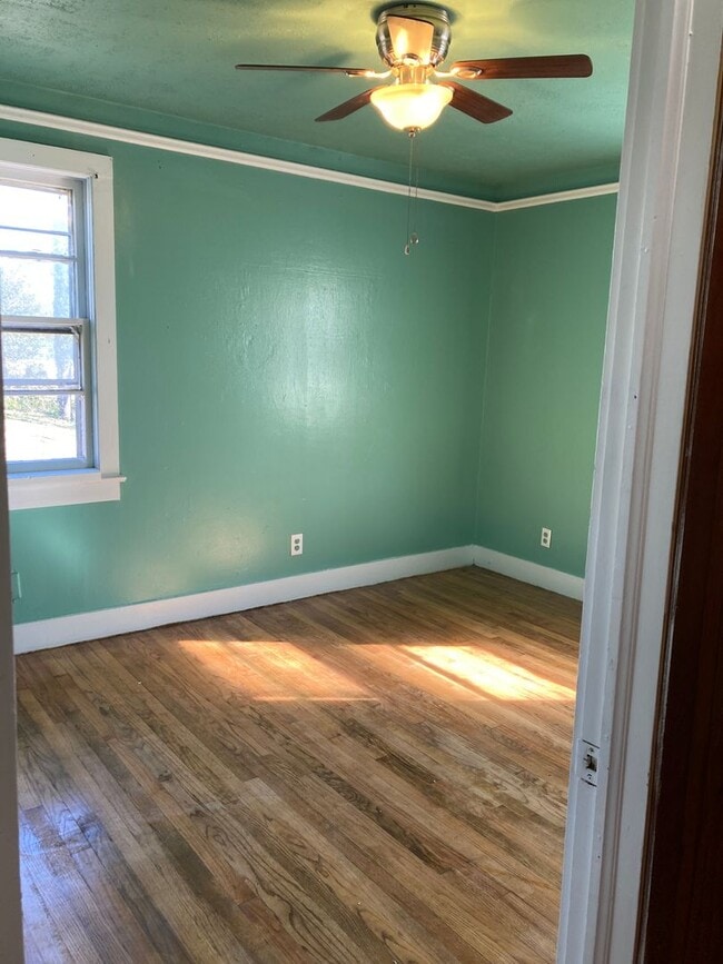 Photo - 330 W 41st St