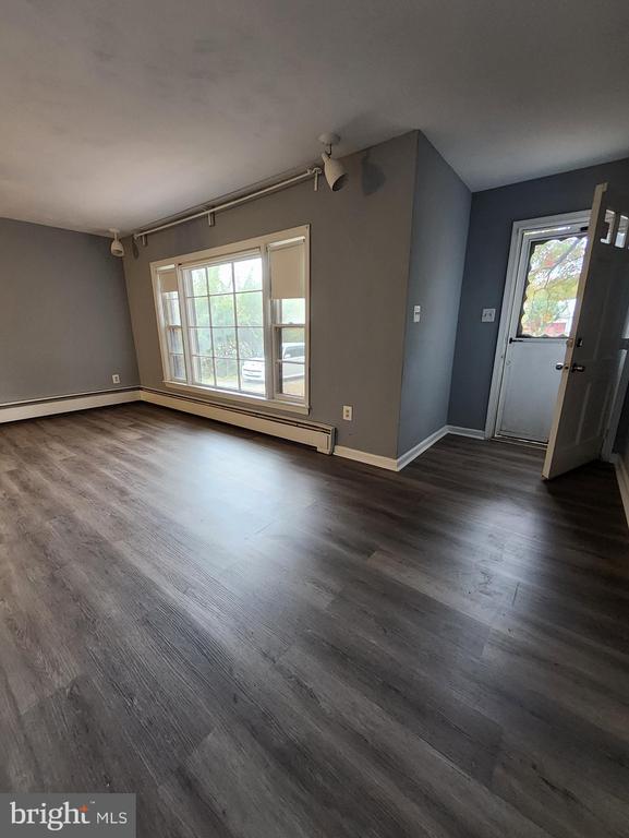 Photo - 13723 Dumfries Rd