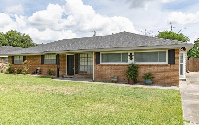 Photo - 210 N William Dr
