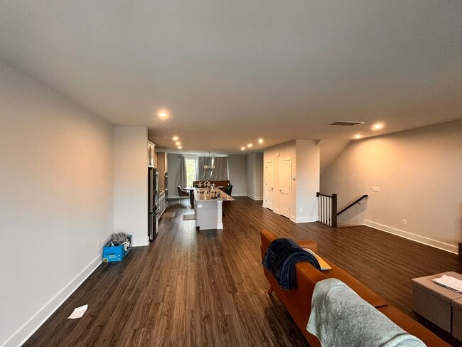 Photo - 933 Salamander St
