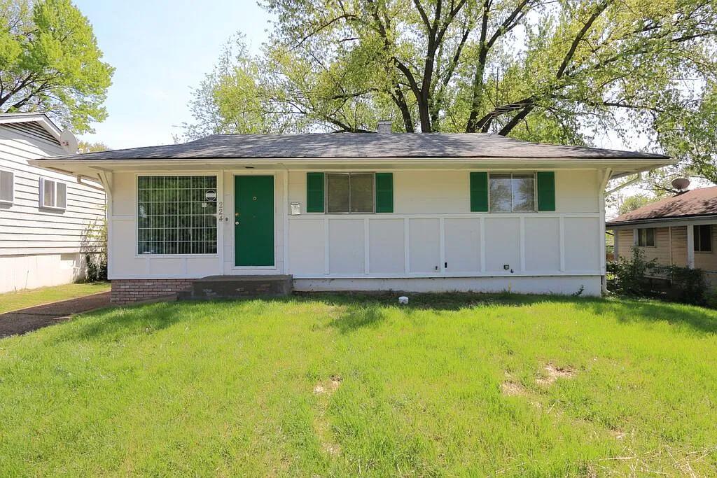 Photo - 224 Roderick Dr