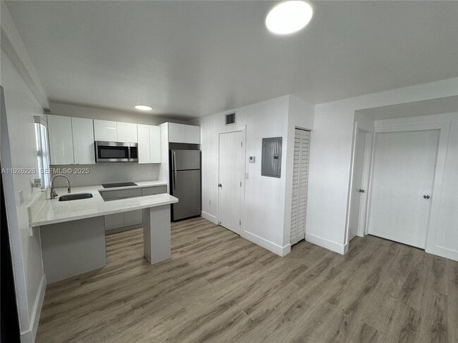 Building Photo - 1969 NW 2nd Ct Unit 6