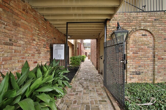 Photo - 1731 Commonwealth St