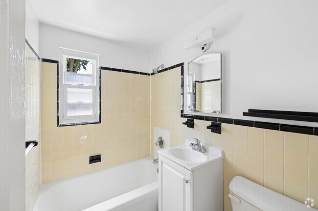 The Albany - 2BR, 1BA - 950SF - Bathroom