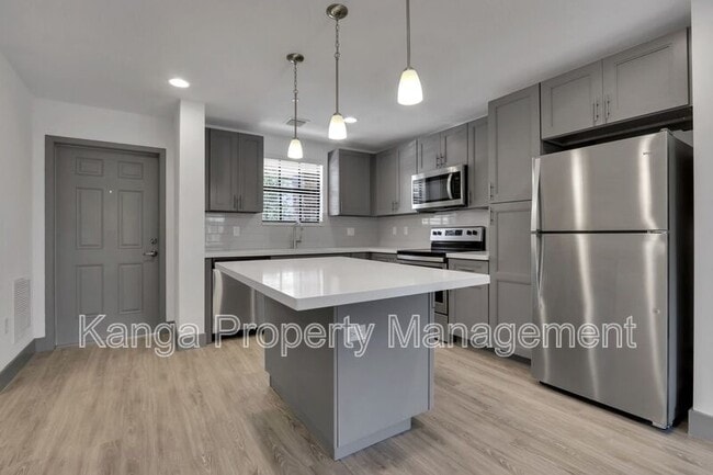 Building Photo - 630 NE 14th Ct Unit 102 Rental