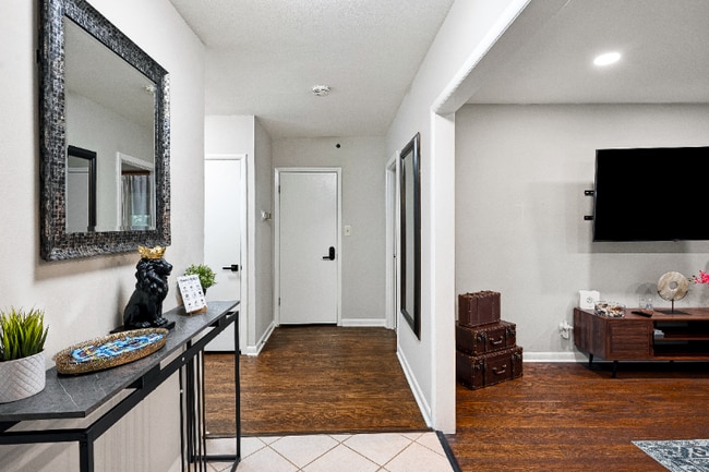 Photo - 703 Waterford Rd NW