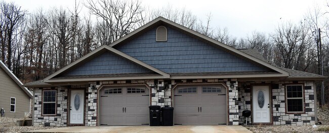 Photo - Modern Comfort Meets Prime Location – Stylish 2 Bed/2 Bath Duplex in St. Robert!