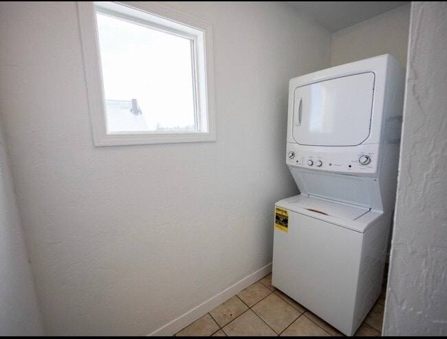 Photo - 4 Greenwood St Unit 3-Room
