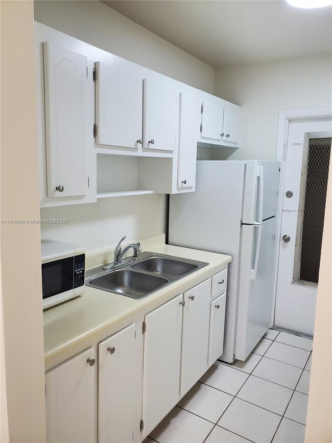 Photo - 1420 Atlantic Shores Blvd Unidad 324