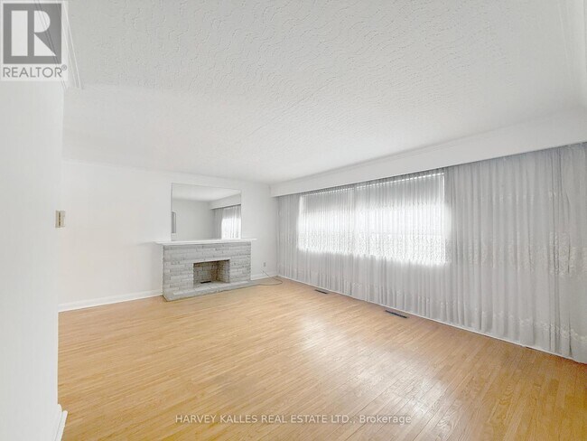 Photo - 214 Dixon Rd