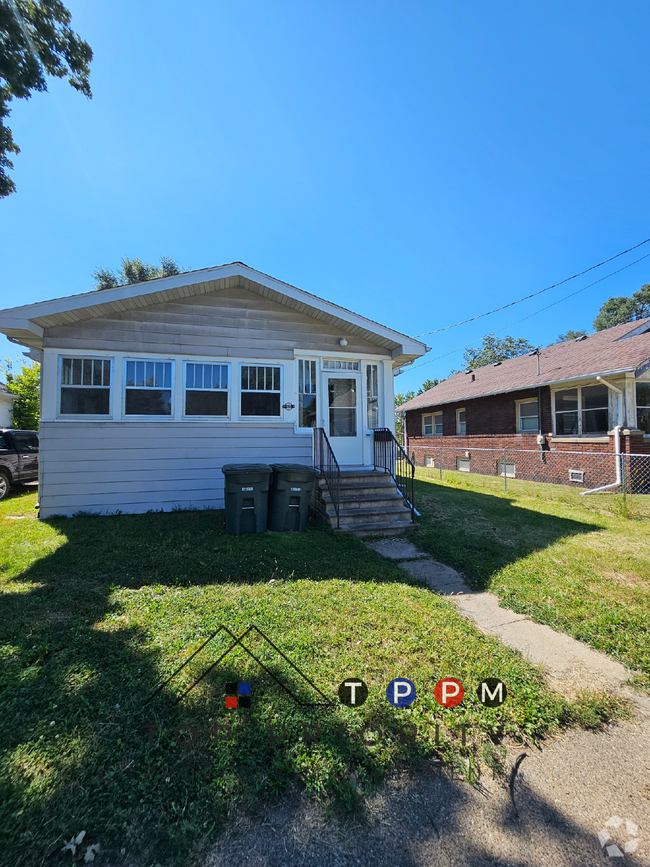 Building Photo - 2 Bedroom | 1 Bathroom Single-Family Home ...