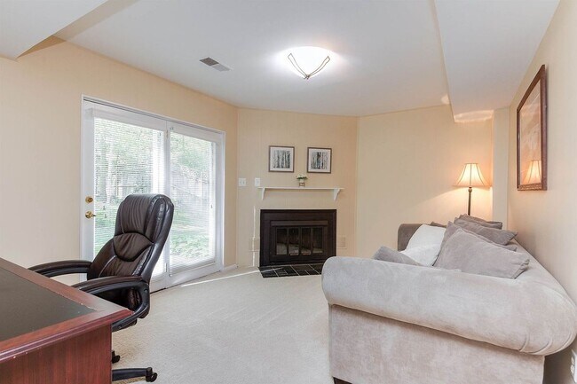 Photo - 4992 Swinton Dr