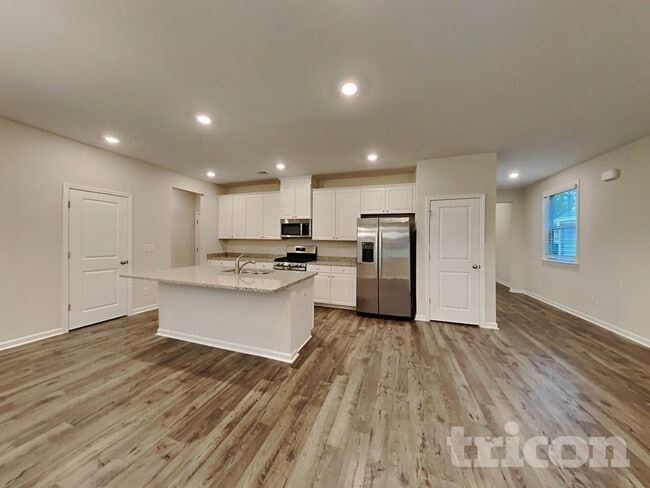 Photo - 305 Knowles Pl