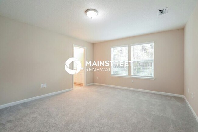 Photo - 3 Bedroom Pet-Friendly Home in Jacksonville, FL with Main Street Renewal