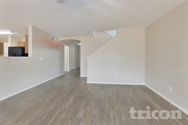 3315 W Fraktur Rd