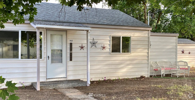 Building Photo - 7637 Rainier Rd NE Unit A Rental