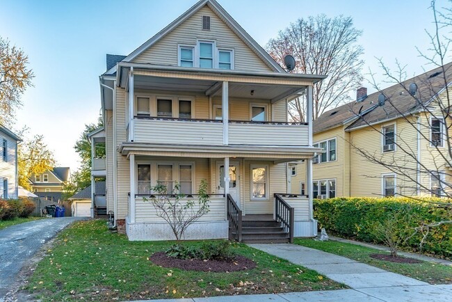 Building Photo - 42-44-44 Narragansett St