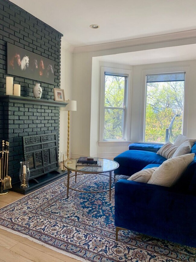 Photo - Spacious 3BR Condo in prime Lincoln Park l...