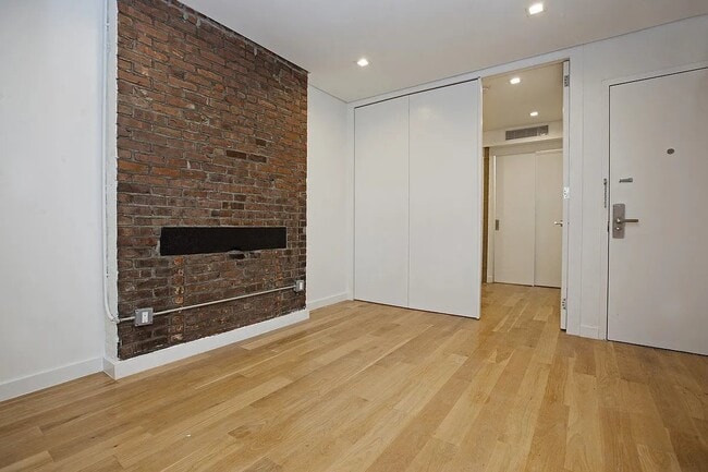Photo - 100 Forsyth St Unit 14