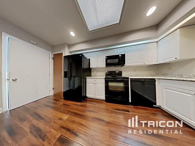 Photo - 1507 Teakwood Dr