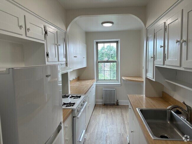 Building Photo - 24 Concord Ave Unit 515 Rental
